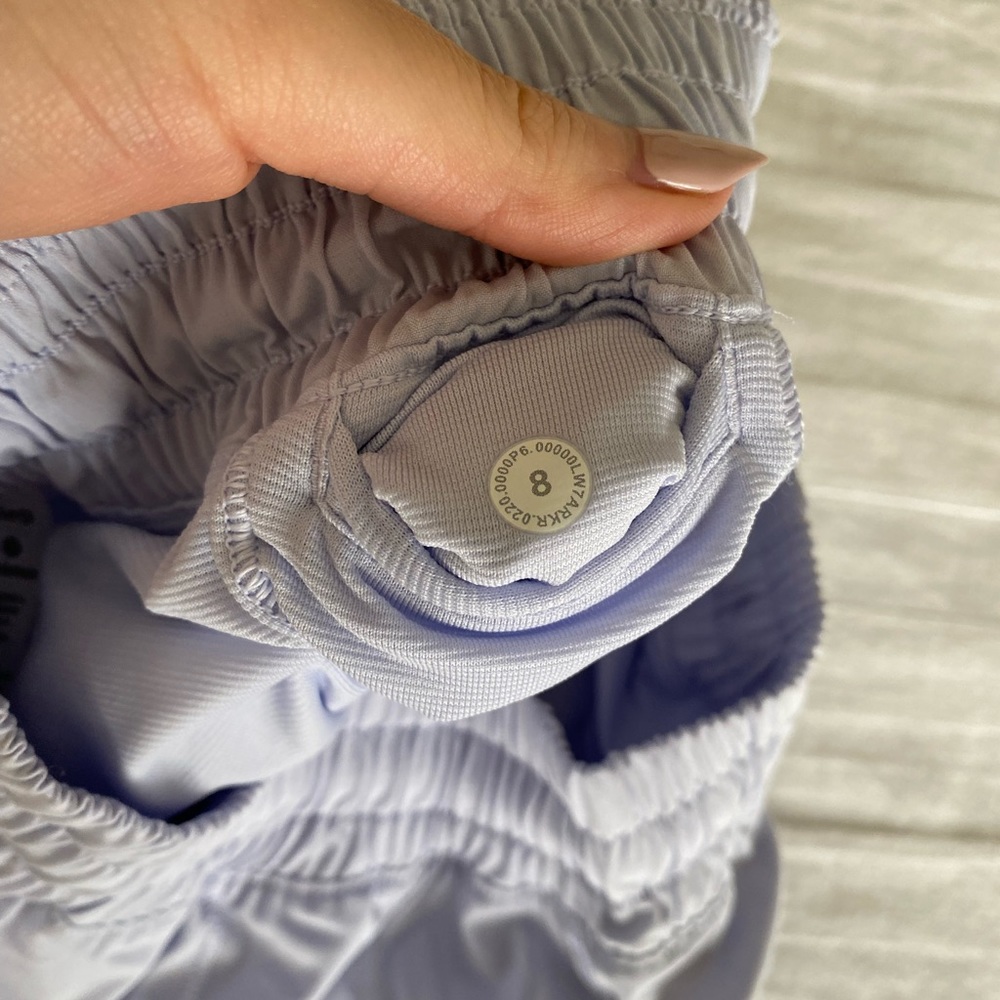 Lululemon serene blue hotty hot shorts 2.5” size 8 - Picture 4 of 5